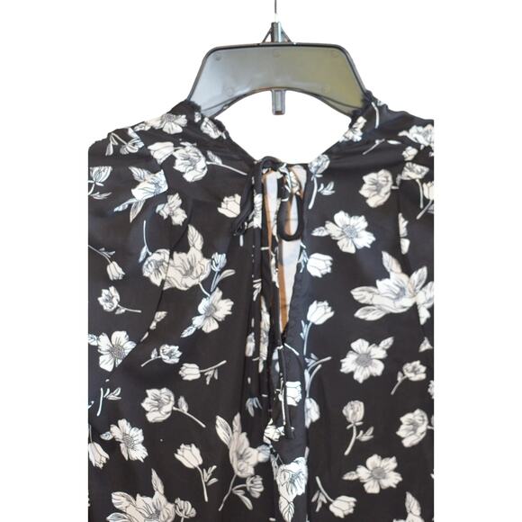 BCX Juniors Black & White Floral Print Smock Waist Top, Open Back, Size Medium - Picture 4 of 4